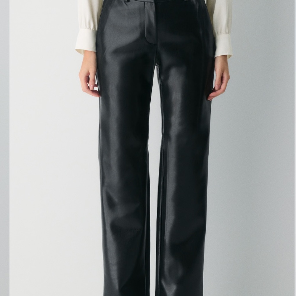 Aritzia Vegan Leather Straight Leg Pants 00